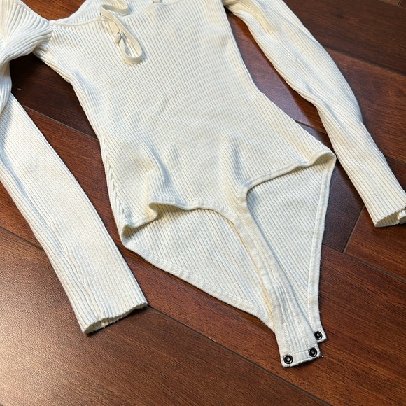 Abercrombie & Fitch Ribbed Bodysuit Diamond Neck Cream Size Small - Picture 5 of 5